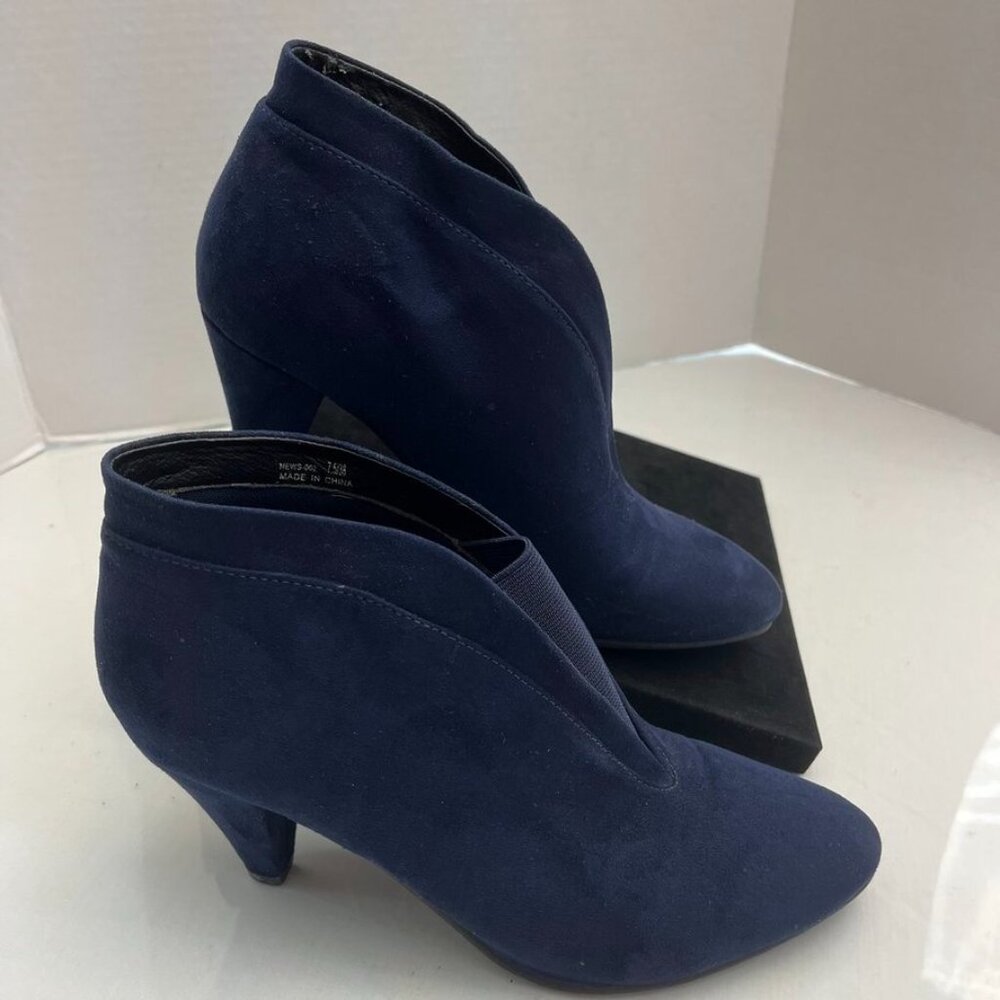 CL by Laundry Suede Ankle Booties Elastic Gore Navy 7.5